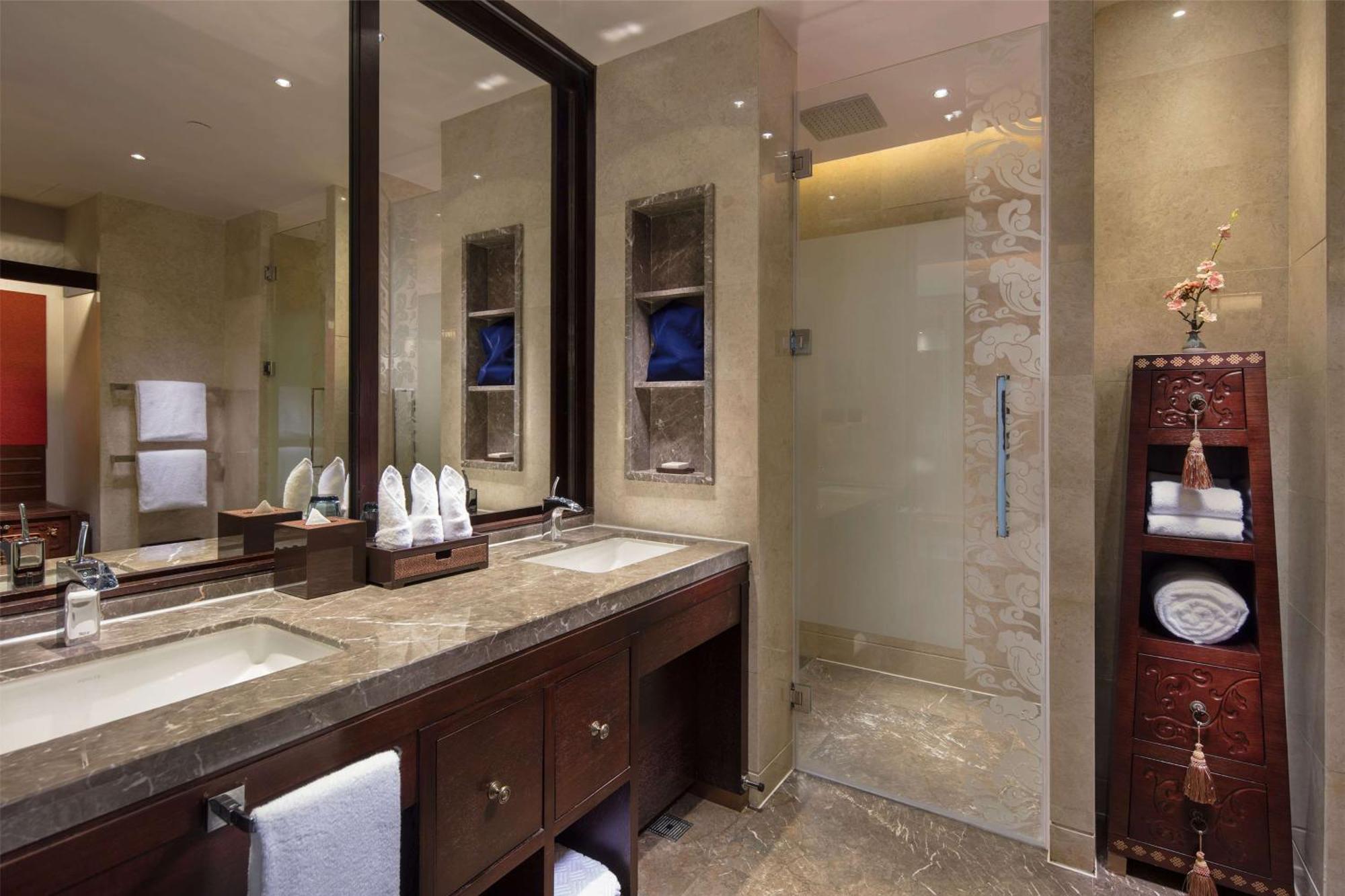 Hilton Linzhi Resort Ньингчи Экстерьер фото
