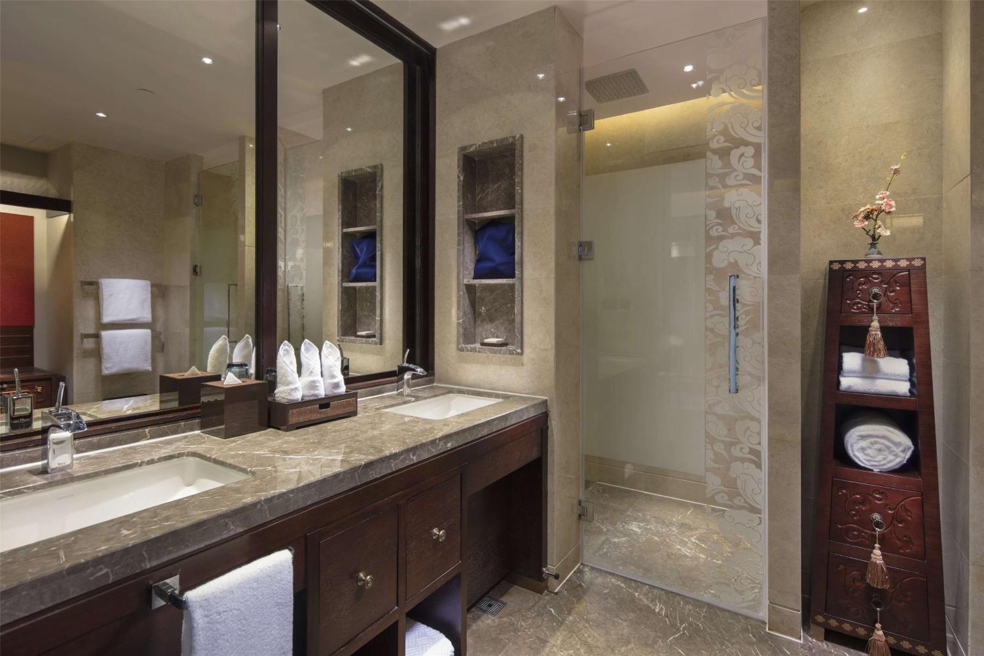 Hilton Linzhi Resort Ньингчи Экстерьер фото