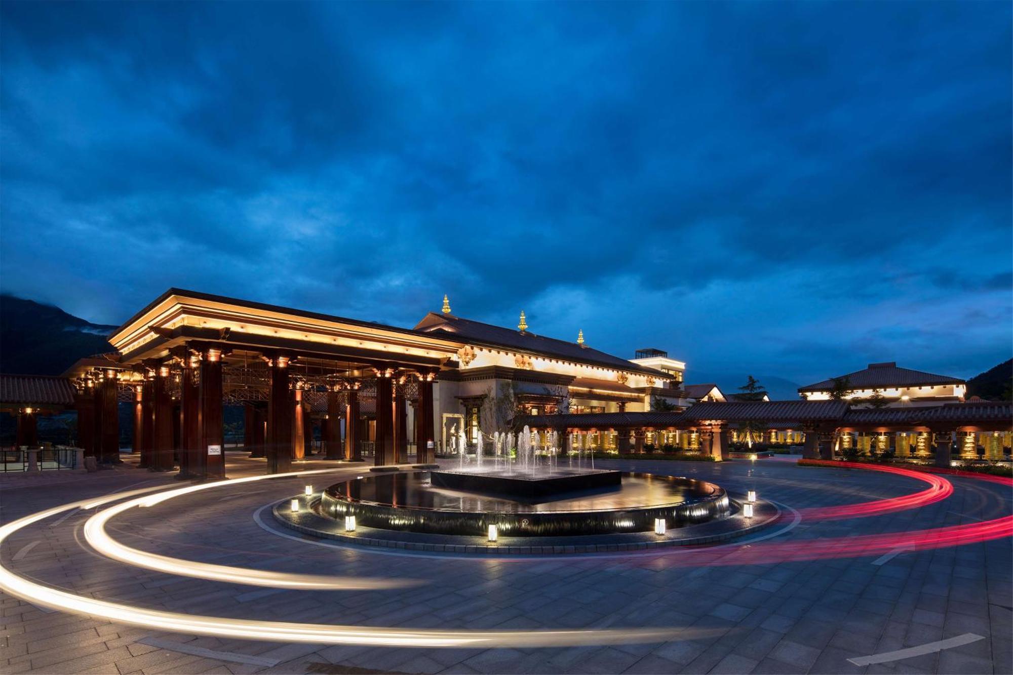 Hilton Linzhi Resort Ньингчи Экстерьер фото