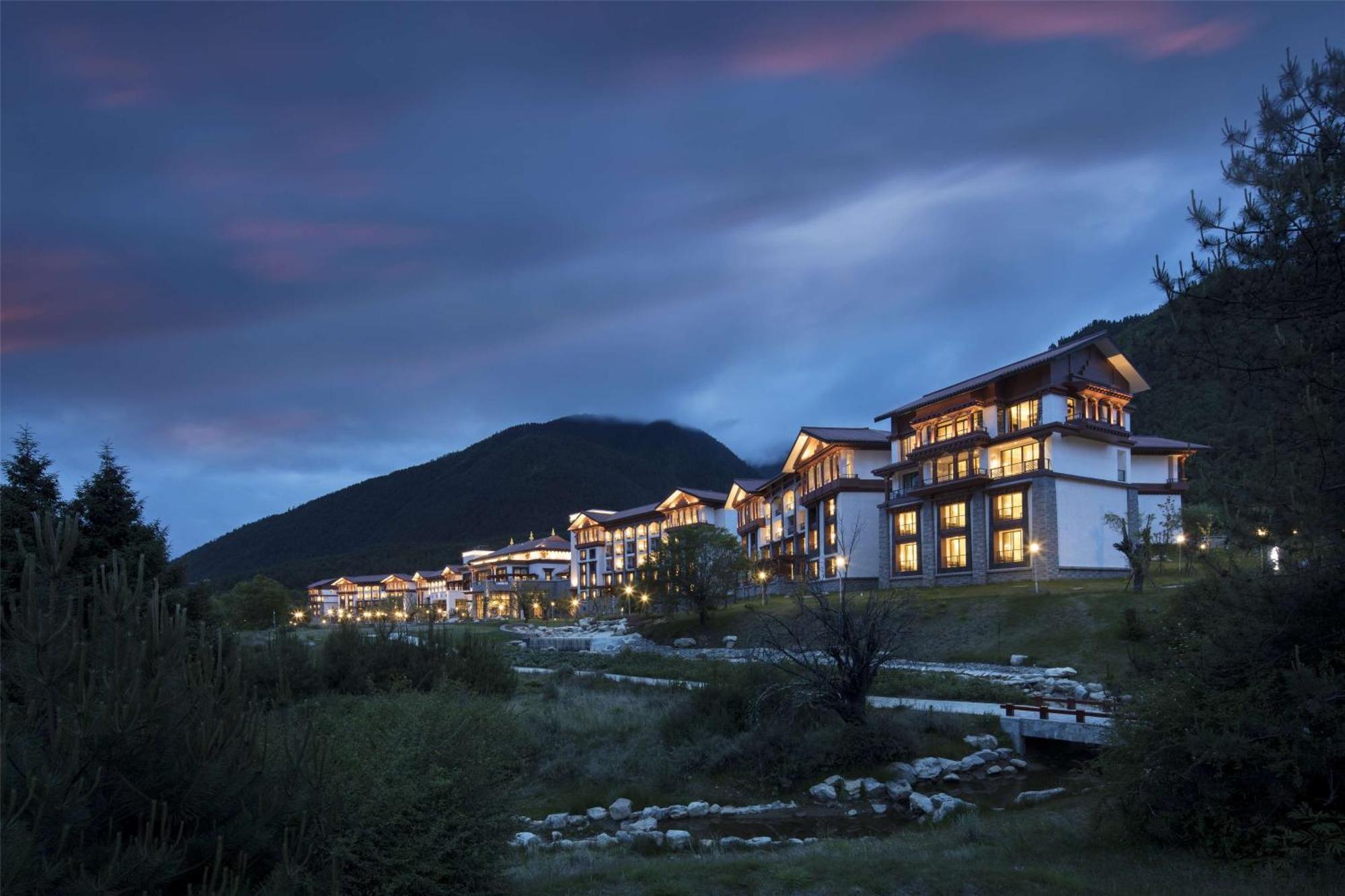 Hilton Linzhi Resort Ньингчи Экстерьер фото